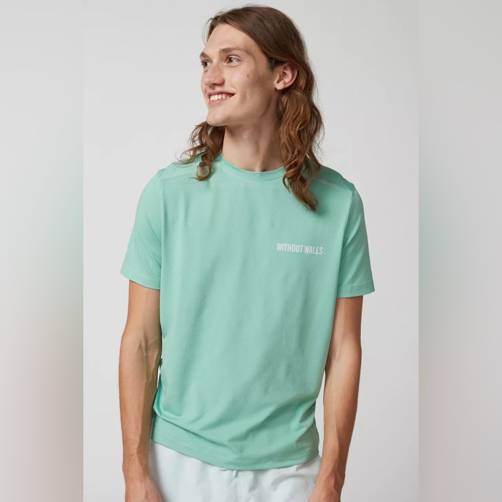 UO Without Walls Men's Tech Tee Size Small NWT